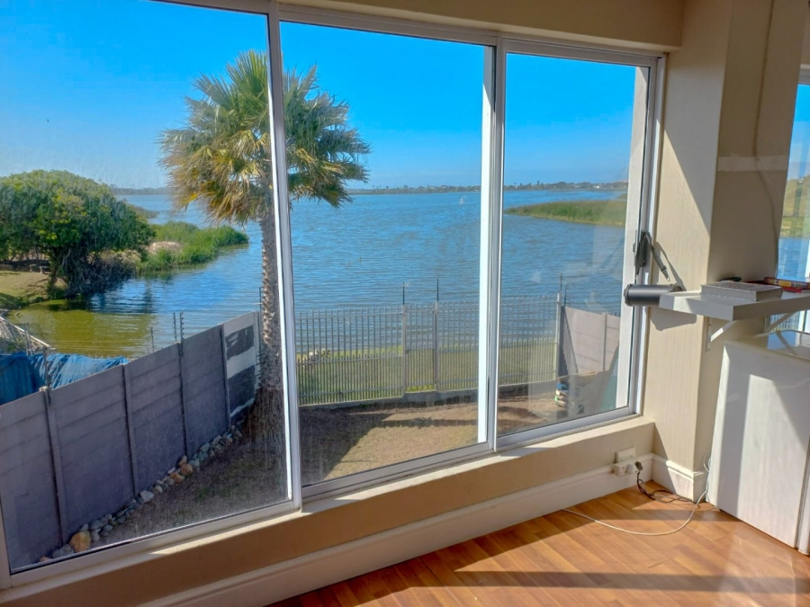 5 Bedroom Property for Sale in Zeekoevlei Western Cape